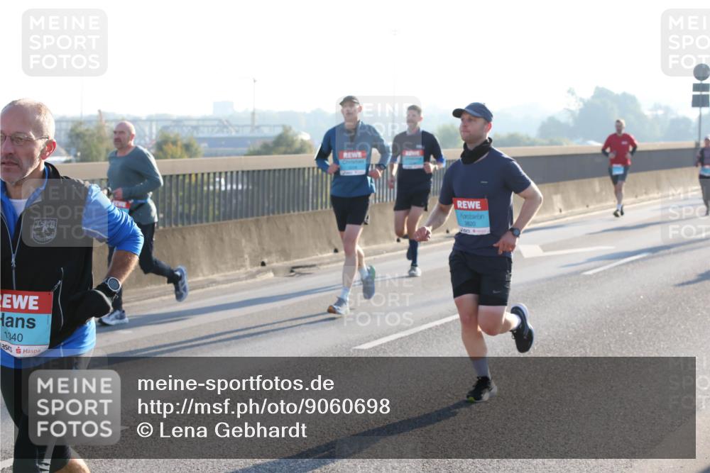 03.10.2025 - Köhlbrandbrückenlauf Lena Gebhardt http://msf.ph/oto/9060698 03.10.2025 09:19:23 Position 1 1340, 3820 meine-sportfotos.de