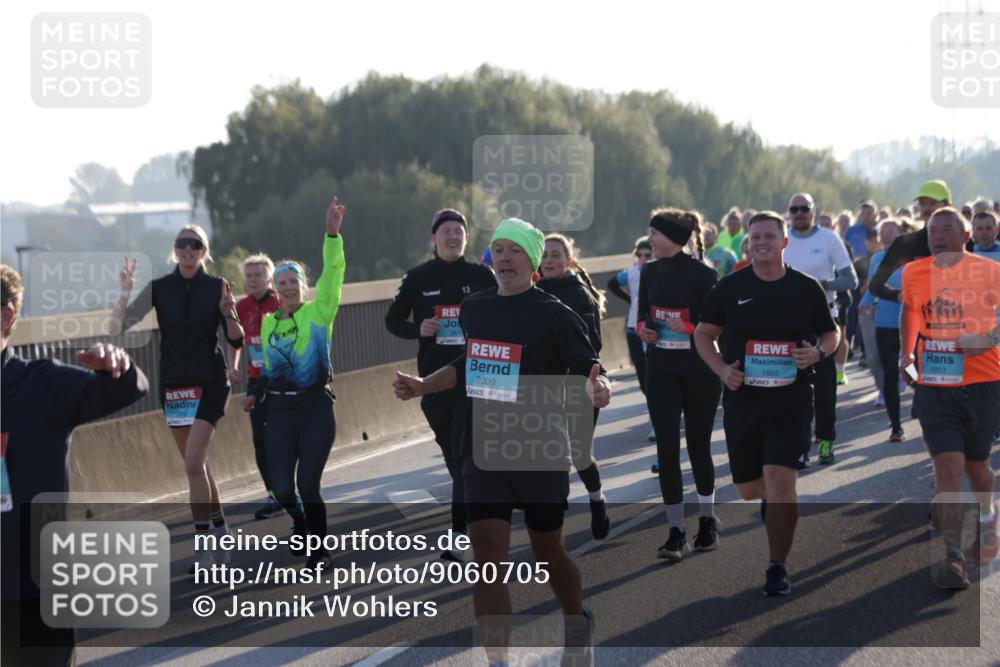 03.10.2025 - Köhlbrandbrückenlauf Jannik Wohlers http://msf.ph/oto/9060705 03.10.2025 09:22:44 Position 3 2309, 2617, 1855, 1853 meine-sportfotos.de