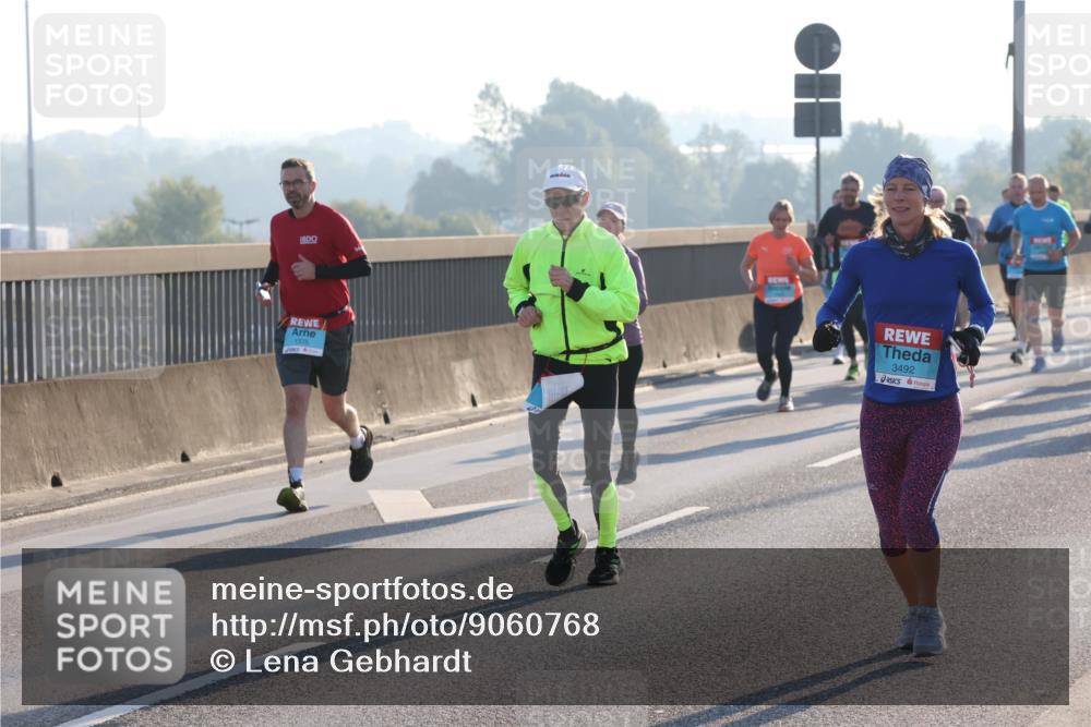 03.10.2025 - Köhlbrandbrückenlauf Lena Gebhardt http://msf.ph/oto/9060768 03.10.2025 09:19:26 Position 1 800, 1375, 3492 meine-sportfotos.de