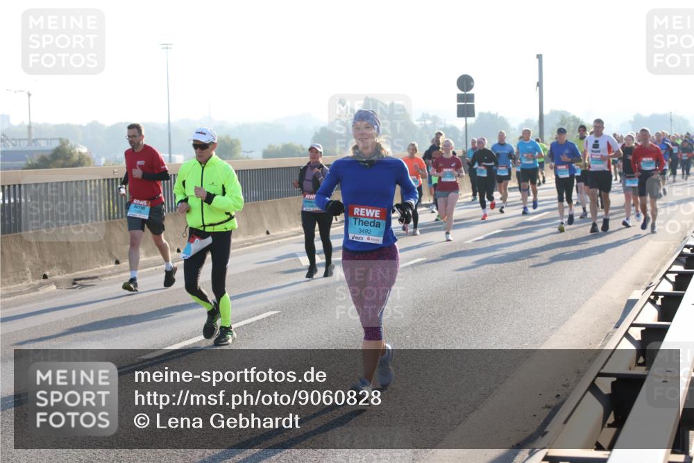 03.10.2025 - Köhlbrandbrückenlauf Lena Gebhardt http://msf.ph/oto/9060828 03.10.2025 09:19:27 Position 1 800, 3492 meine-sportfotos.de