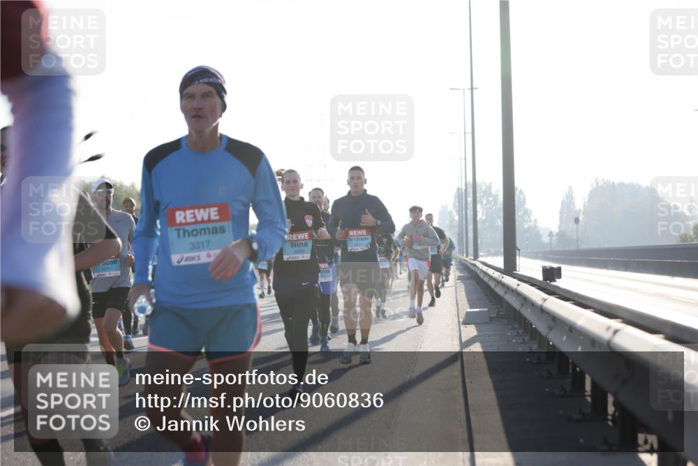 03.10.2025 - Köhlbrandbrückenlauf Jannik Wohlers http://msf.ph/oto/9060836 03.10.2025 09:14:54 Position 3 1071, 3317, 3568, 2811, 517 meine-sportfotos.de