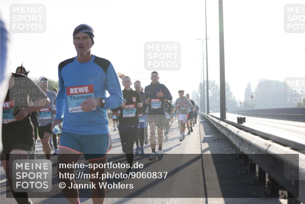 03.10.2025 - Köhlbrandbrückenlauf Jannik Wohlers http://msf.ph/oto/9060837 03.10.2025 09:14:54 Position 3 16, 1071, 331, 3568, 2811, 57 meine-sportfotos.de