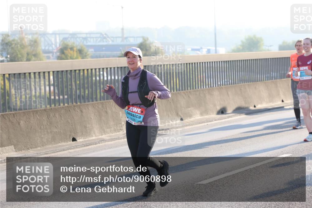 03.10.2025 - Köhlbrandbrückenlauf Lena Gebhardt http://msf.ph/oto/9060898 03.10.2025 09:19:29 Position 1 1536 meine-sportfotos.de