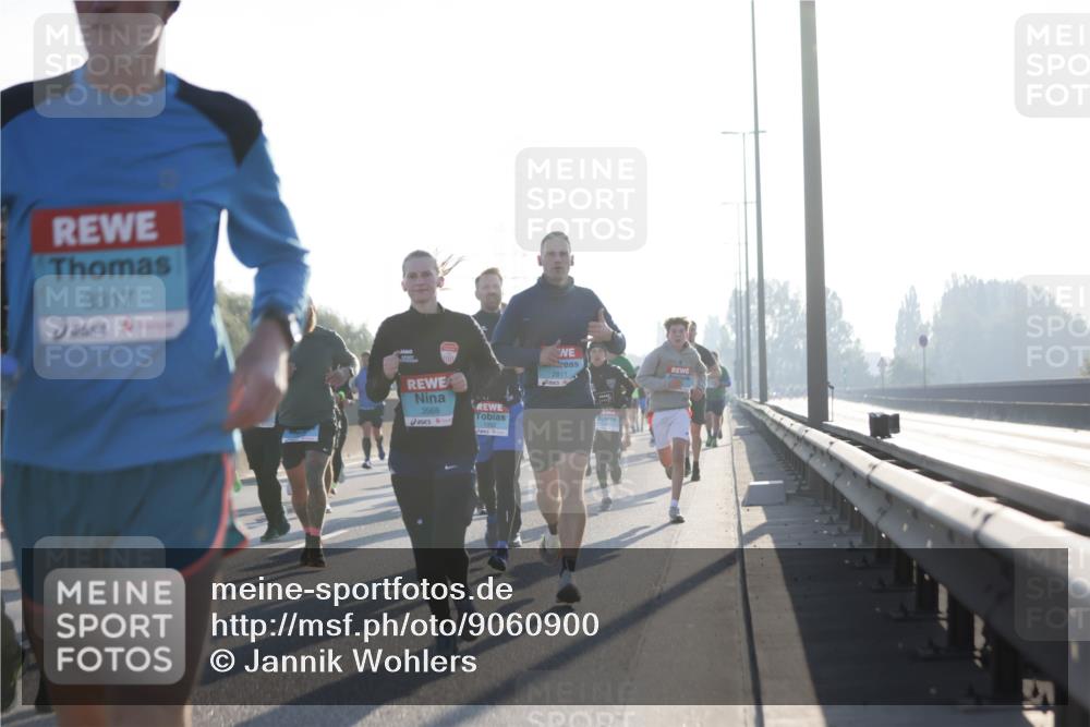 03.10.2025 - Köhlbrandbrückenlauf Jannik Wohlers http://msf.ph/oto/9060900 03.10.2025 09:14:55 Position 3 3317, 3568, 1262, 2811, 51 meine-sportfotos.de
