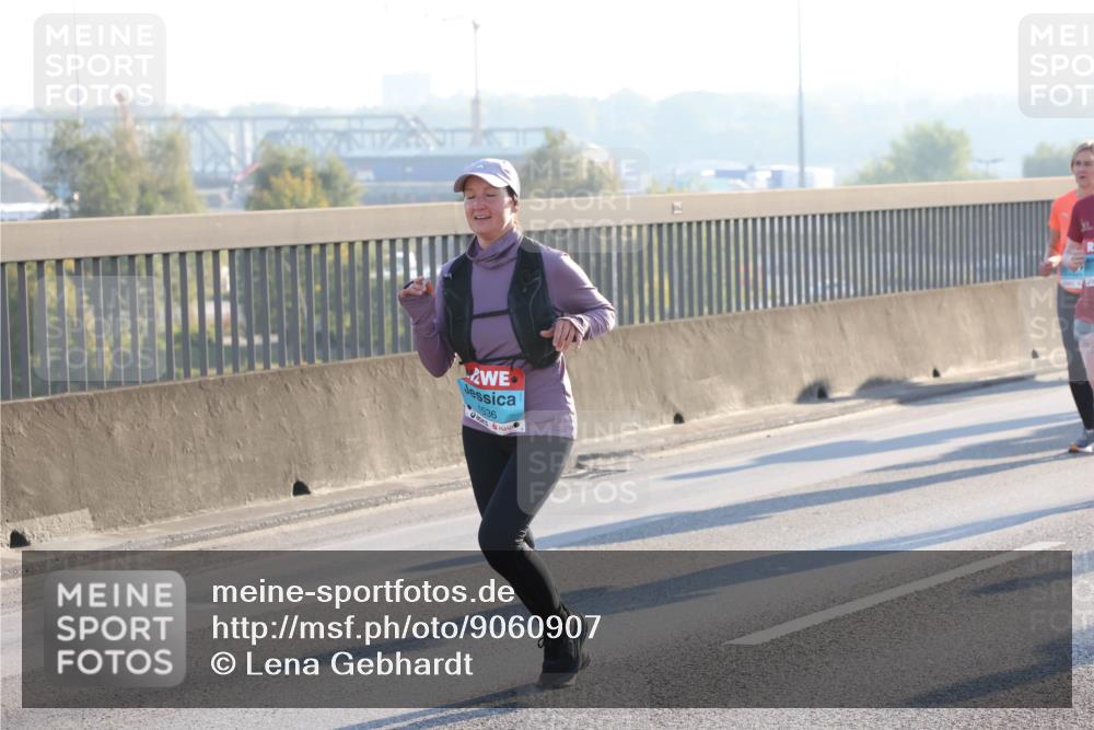03.10.2025 - Köhlbrandbrückenlauf Lena Gebhardt http://msf.ph/oto/9060907 03.10.2025 09:19:29 Position 1 1536 meine-sportfotos.de