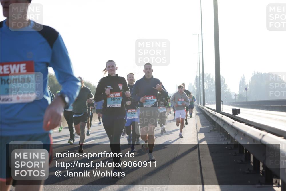 03.10.2025 - Köhlbrandbrückenlauf Jannik Wohlers http://msf.ph/oto/9060911 03.10.2025 09:14:55 Position 3 3317, 3568, 2811, 5, 1 meine-sportfotos.de