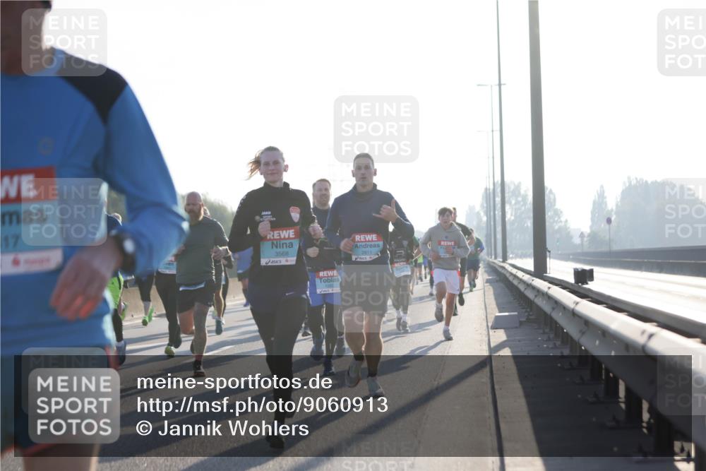 03.10.2025 - Köhlbrandbrückenlauf Jannik Wohlers http://msf.ph/oto/9060913 03.10.2025 09:14:55 Position 3 17, 3568, 2811, 51 meine-sportfotos.de