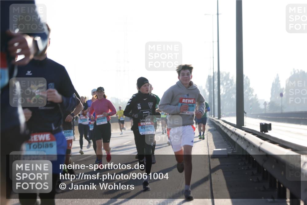 03.10.2025 - Köhlbrandbrückenlauf Jannik Wohlers http://msf.ph/oto/9061004 03.10.2025 09:14:57 Position 3 1262, 2759, 1123, 2760 meine-sportfotos.de