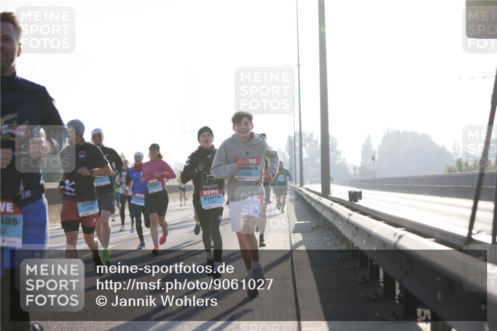 03.10.2025 - Köhlbrandbrückenlauf Jannik Wohlers http://msf.ph/oto/9061027 03.10.2025 09:14:58 Position 3 52, 2760, 1396, 19484, 2759, 57 meine-sportfotos.de
