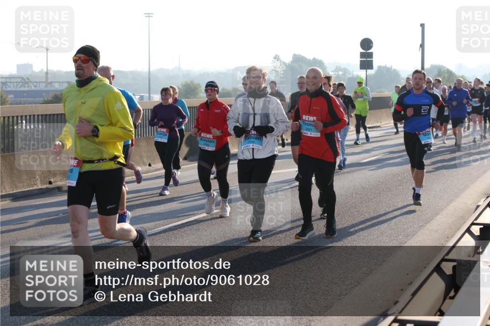 03.10.2025 - Köhlbrandbrückenlauf Lena Gebhardt http://msf.ph/oto/9061028 03.10.2025 09:19:34 Position 1 2891, 2890, 3189 meine-sportfotos.de