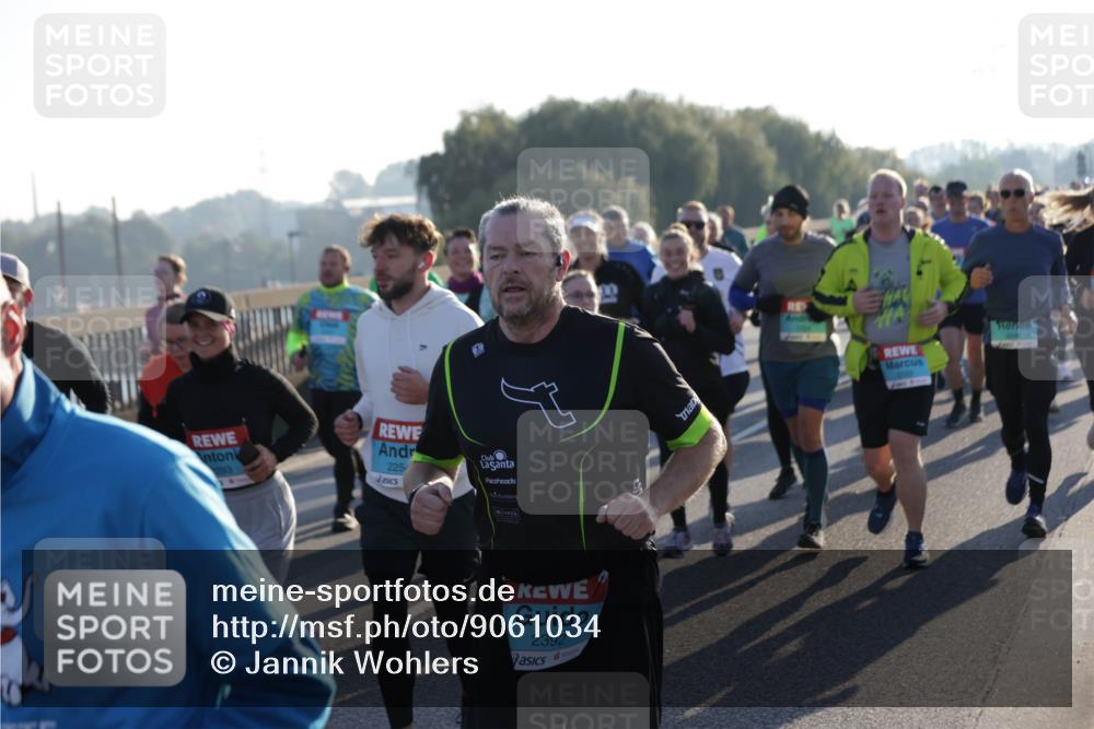 03.10.2025 - Köhlbrandbrückenlauf Jannik Wohlers http://msf.ph/oto/9061034 03.10.2025 09:22:51 Position 3 293, 225, 2392 meine-sportfotos.de