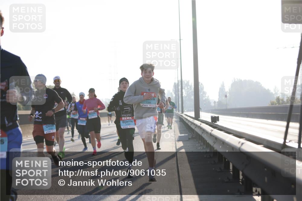 03.10.2025 - Köhlbrandbrückenlauf Jannik Wohlers http://msf.ph/oto/9061035 03.10.2025 09:14:58 Position 3 2759, 2760, 1396, 57 meine-sportfotos.de