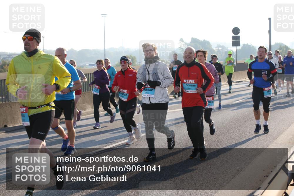03.10.2025 - Köhlbrandbrückenlauf Lena Gebhardt http://msf.ph/oto/9061041 03.10.2025 09:19:35 Position 1 2890, 2891, 24 meine-sportfotos.de