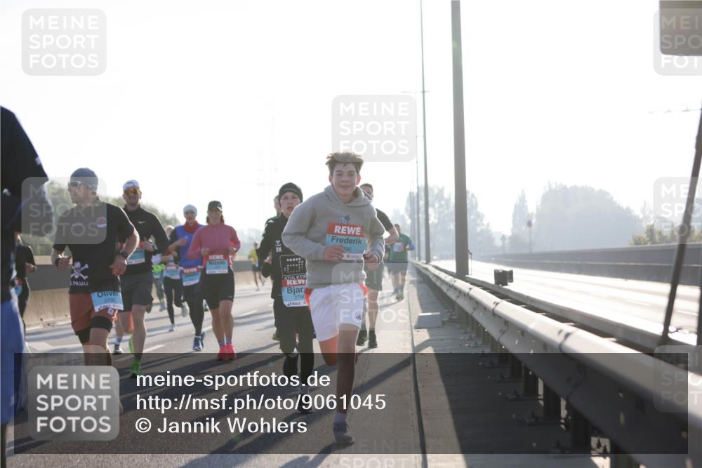 03.10.2025 - Köhlbrandbrückenlauf Jannik Wohlers http://msf.ph/oto/9061045 03.10.2025 09:14:58 Position 3 2759, 2760, 96, 57 meine-sportfotos.de