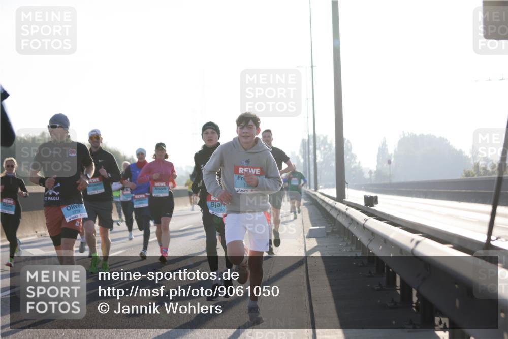 03.10.2025 - Köhlbrandbrückenlauf Jannik Wohlers http://msf.ph/oto/9061050 03.10.2025 09:14:58 Position 3 2759, 2760, 1390, 57 meine-sportfotos.de