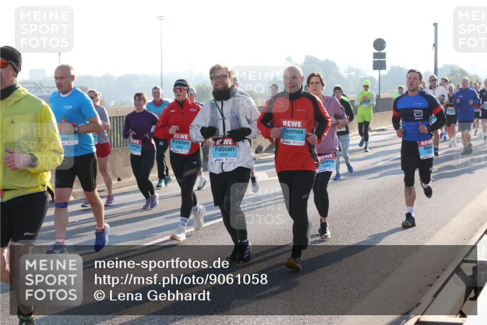 03.10.2025 - Köhlbrandbrückenlauf Lena Gebhardt http://msf.ph/oto/9061058 03.10.2025 09:19:35 Position 1 3459, 55, 3189, 2890, 2891, 1424, 1902 meine-sportfotos.de