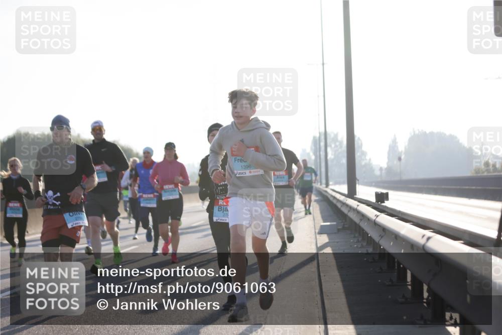 03.10.2025 - Köhlbrandbrückenlauf Jannik Wohlers http://msf.ph/oto/9061063 03.10.2025 09:14:58 Position 3 2759, 27, 1396, 57 meine-sportfotos.de