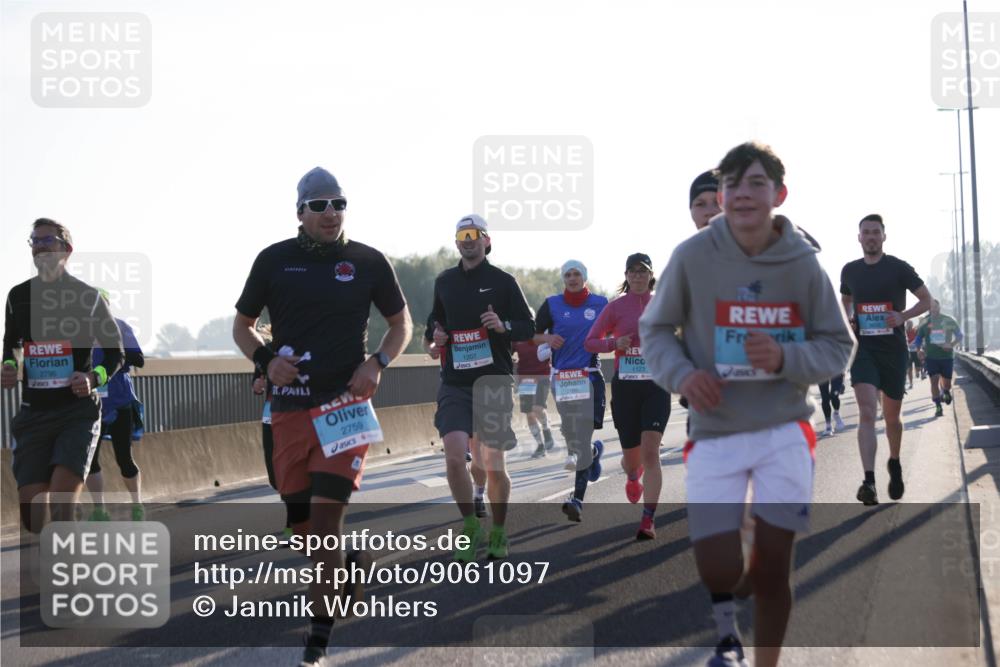 03.10.2025 - Köhlbrandbrückenlauf Jannik Wohlers http://msf.ph/oto/9061097 03.10.2025 09:14:59 Position 3 2796, 2759, 1207, 1123 meine-sportfotos.de