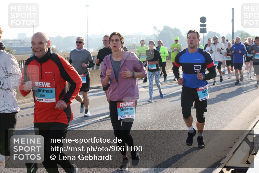 03.10.2025 - Köhlbrandbrückenlauf Lena Gebhardt http://msf.ph/oto/9061100 03.10.2025 09:19:36 Position 1 2891, 1424, 190 meine-sportfotos.de