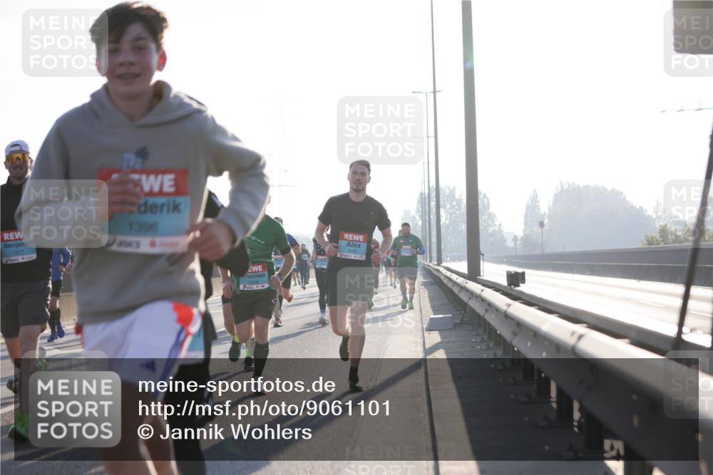 03.10.2025 - Köhlbrandbrückenlauf Jannik Wohlers http://msf.ph/oto/9061101 03.10.2025 09:14:59 Position 3 1207, 1306, 3659, 57 meine-sportfotos.de