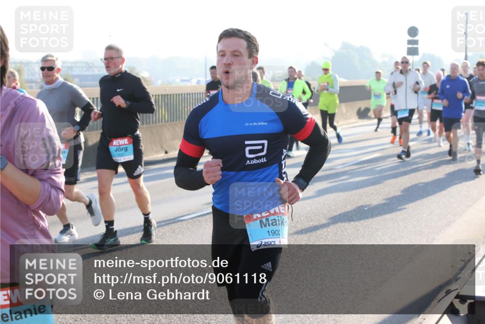 03.10.2025 - Köhlbrandbrückenlauf Lena Gebhardt http://msf.ph/oto/9061118 03.10.2025 09:19:37 Position 1 1903 meine-sportfotos.de