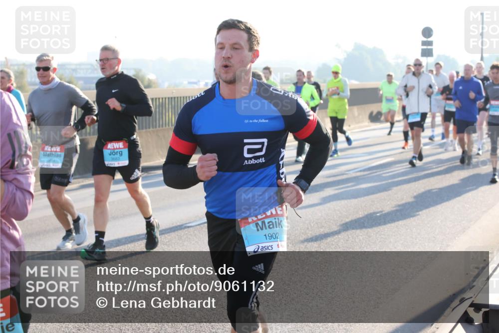 03.10.2025 - Köhlbrandbrückenlauf Lena Gebhardt http://msf.ph/oto/9061132 03.10.2025 09:19:37 Position 1 1902 meine-sportfotos.de