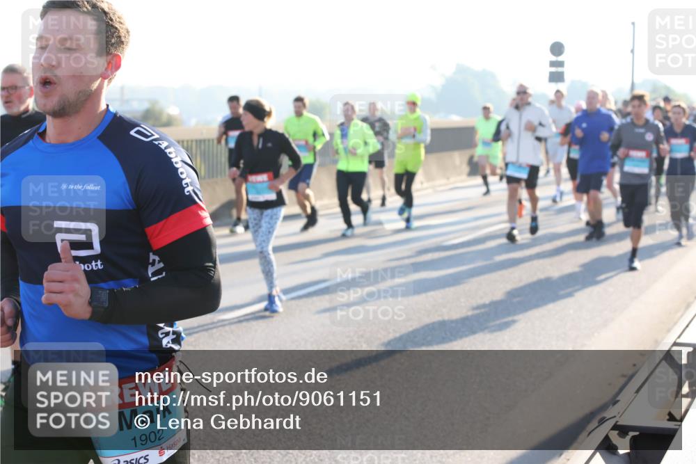 03.10.2025 - Köhlbrandbrückenlauf Lena Gebhardt http://msf.ph/oto/9061151 03.10.2025 09:19:38 Position 1 1902 meine-sportfotos.de