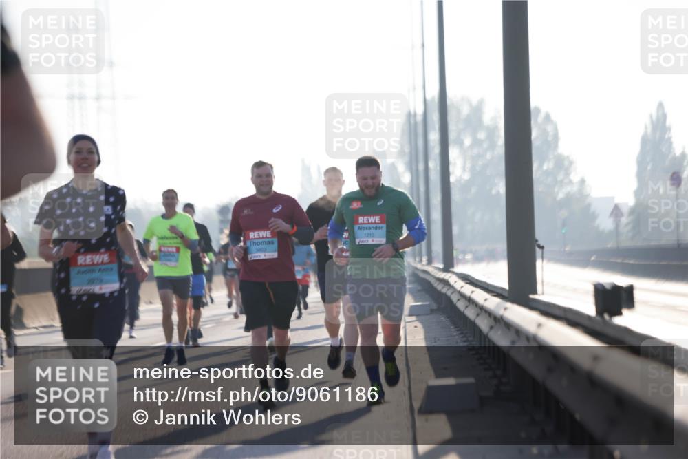 03.10.2025 - Köhlbrandbrückenlauf Jannik Wohlers http://msf.ph/oto/9061186 03.10.2025 09:15:02 Position 3 2819, 1213, 3603 meine-sportfotos.de