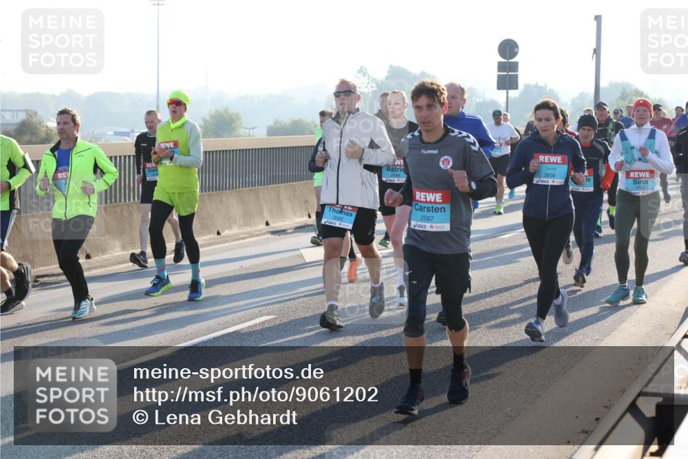 03.10.2025 - Köhlbrandbrückenlauf Lena Gebhardt http://msf.ph/oto/9061202 03.10.2025 09:19:39 Position 1 2698, 3392, 2587, 3838, 1730 meine-sportfotos.de