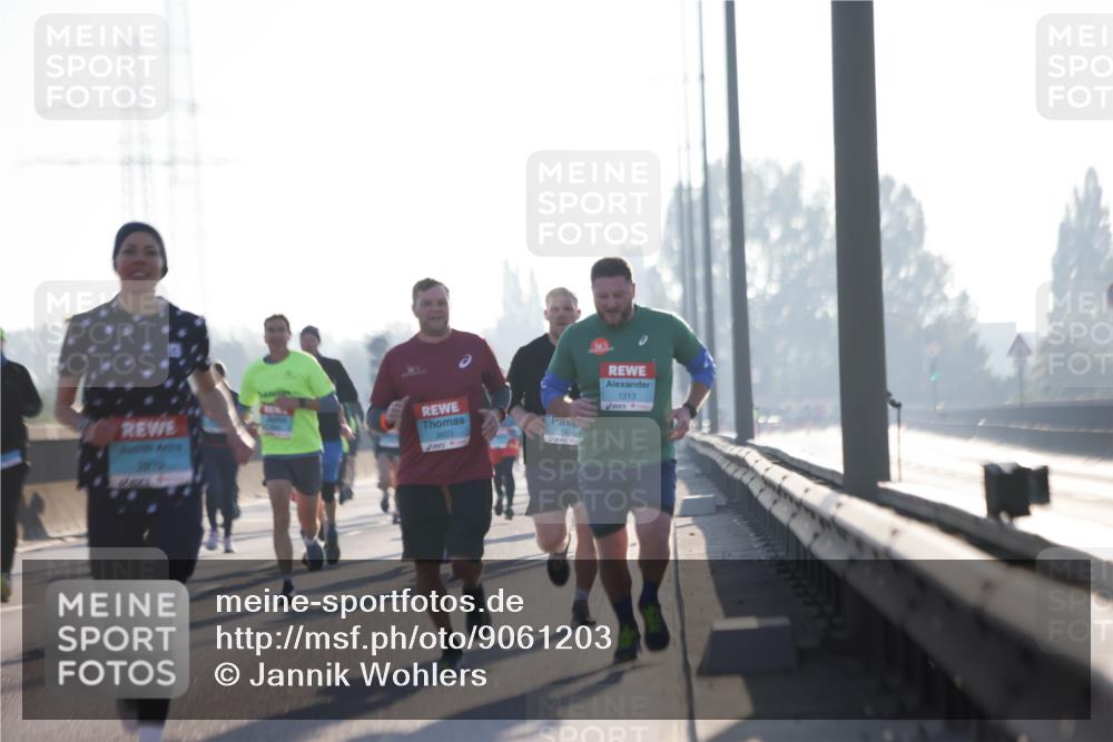 03.10.2025 - Köhlbrandbrückenlauf Jannik Wohlers http://msf.ph/oto/9061203 03.10.2025 09:15:02 Position 3 2819, 3603, 1504, 1213 meine-sportfotos.de