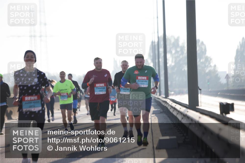 03.10.2025 - Köhlbrandbrückenlauf Jannik Wohlers http://msf.ph/oto/9061215 03.10.2025 09:15:02 Position 3 2819, 3603, 1504, 1213 meine-sportfotos.de