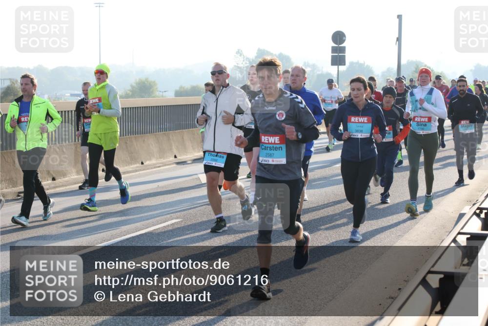03.10.2025 - Köhlbrandbrückenlauf Lena Gebhardt http://msf.ph/oto/9061216 03.10.2025 09:19:39 Position 1 3392, 2587, 3838, 1730 meine-sportfotos.de