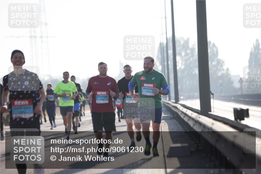 03.10.2025 - Köhlbrandbrückenlauf Jannik Wohlers http://msf.ph/oto/9061230 03.10.2025 09:15:02 Position 3 2819, 3603, 1213 meine-sportfotos.de