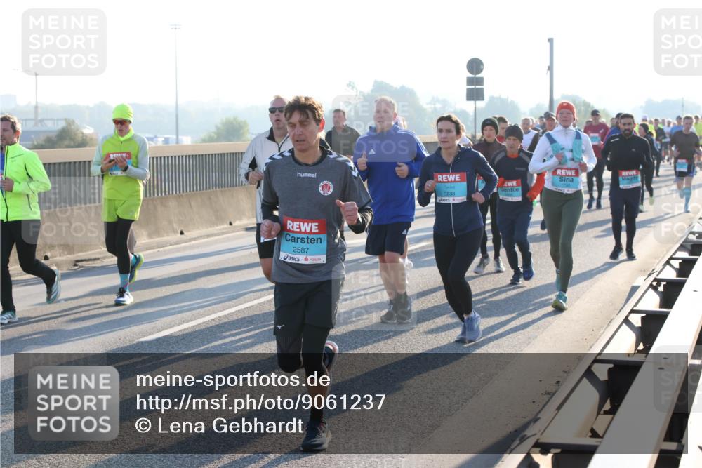03.10.2025 - Köhlbrandbrückenlauf Lena Gebhardt http://msf.ph/oto/9061237 03.10.2025 09:19:40 Position 1 3838, 2587, 1730 meine-sportfotos.de
