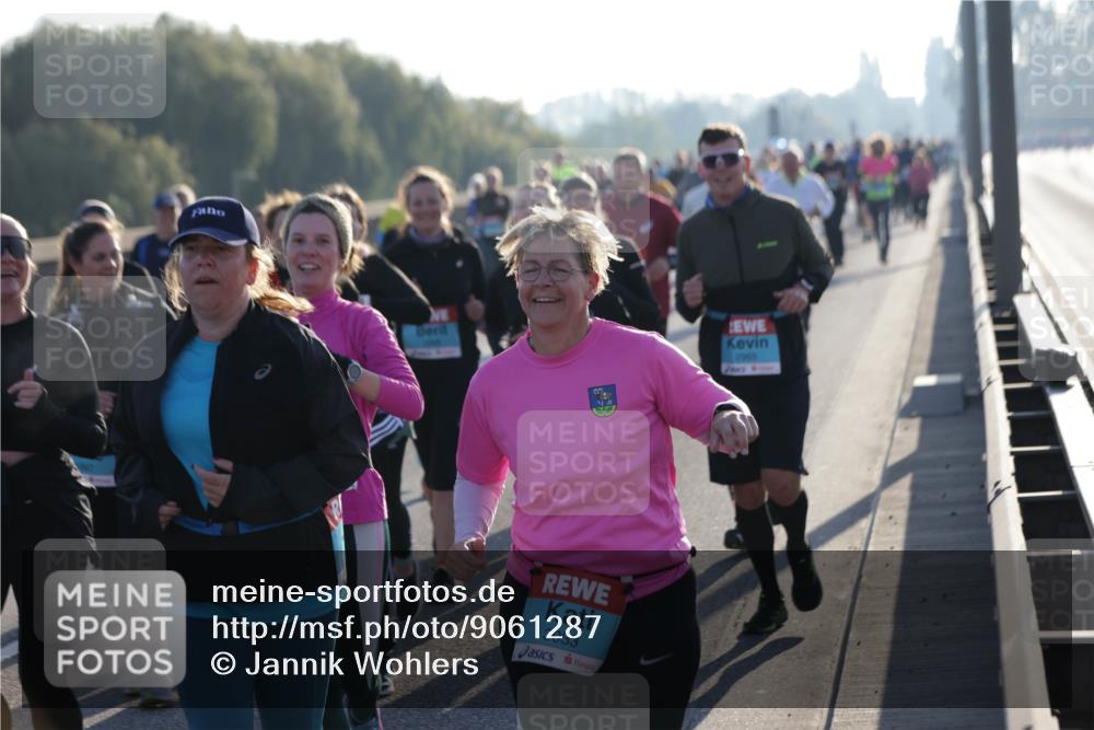 03.10.2025 - Köhlbrandbrückenlauf Jannik Wohlers http://msf.ph/oto/9061287 03.10.2025 09:22:57 Position 3 3033, 2965 meine-sportfotos.de