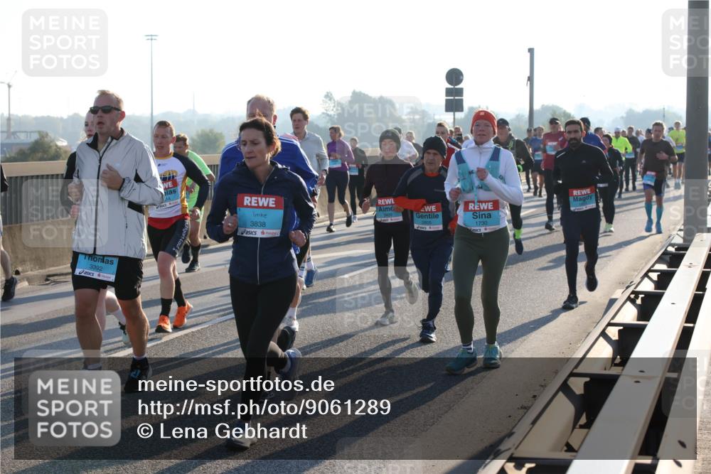 03.10.2025 - Köhlbrandbrückenlauf Lena Gebhardt http://msf.ph/oto/9061289 03.10.2025 09:19:41 Position 1 3392, 3838, 2805, 1730 meine-sportfotos.de