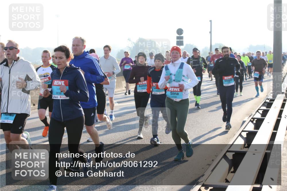 03.10.2025 - Köhlbrandbrückenlauf Lena Gebhardt http://msf.ph/oto/9061292 03.10.2025 09:19:41 Position 1 3392, 3838, 3409, 2805, 1730 meine-sportfotos.de