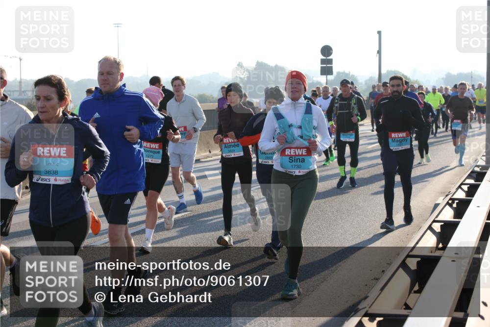 03.10.2025 - Köhlbrandbrückenlauf Lena Gebhardt http://msf.ph/oto/9061307 03.10.2025 09:19:41 Position 1 3838, 1272, 3409, 2805, 1730, 1931 meine-sportfotos.de