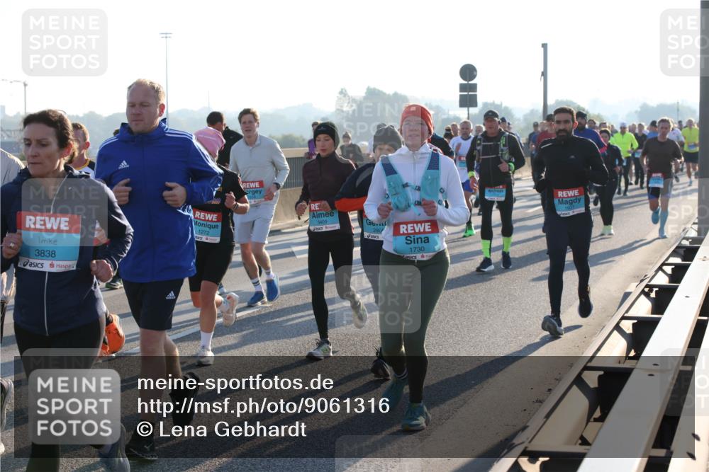 03.10.2025 - Köhlbrandbrückenlauf Lena Gebhardt http://msf.ph/oto/9061316 03.10.2025 09:19:41 Position 1 3838, 1272, 3409, 280, 1730 meine-sportfotos.de