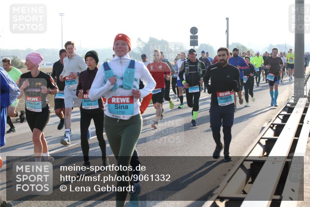 03.10.2025 - Köhlbrandbrückenlauf Lena Gebhardt http://msf.ph/oto/9061332 03.10.2025 09:19:42 Position 1 2022, 1272, 3409, 1730, 1512, 1931 meine-sportfotos.de