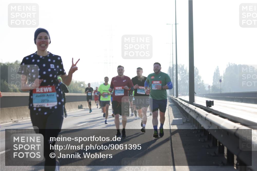03.10.2025 - Köhlbrandbrückenlauf Jannik Wohlers http://msf.ph/oto/9061395 03.10.2025 09:15:04 Position 3 2979 meine-sportfotos.de