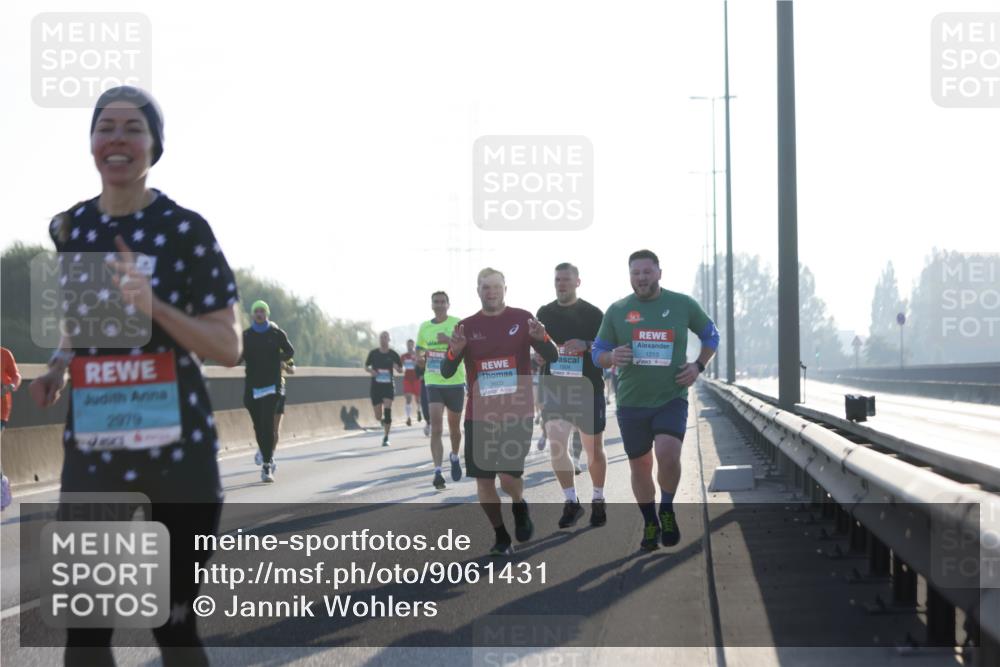 03.10.2025 - Köhlbrandbrückenlauf Jannik Wohlers http://msf.ph/oto/9061431 03.10.2025 09:15:05 Position 3 2979, 3603, 1213 meine-sportfotos.de