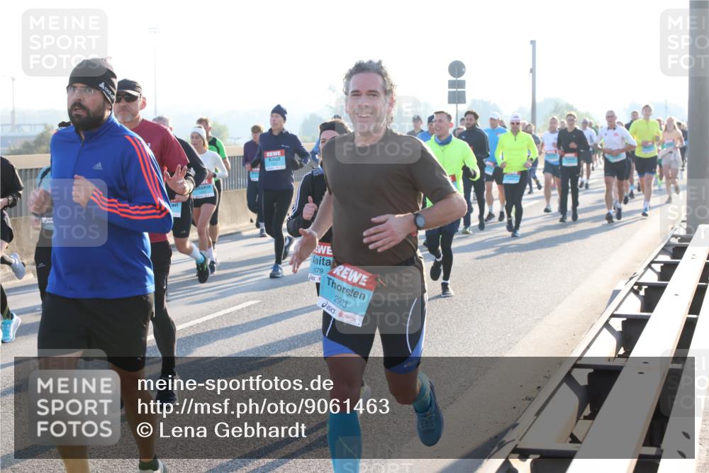 03.10.2025 - Köhlbrandbrückenlauf Lena Gebhardt http://msf.ph/oto/9061463 03.10.2025 09:19:46 Position 1 1679, 2903 meine-sportfotos.de