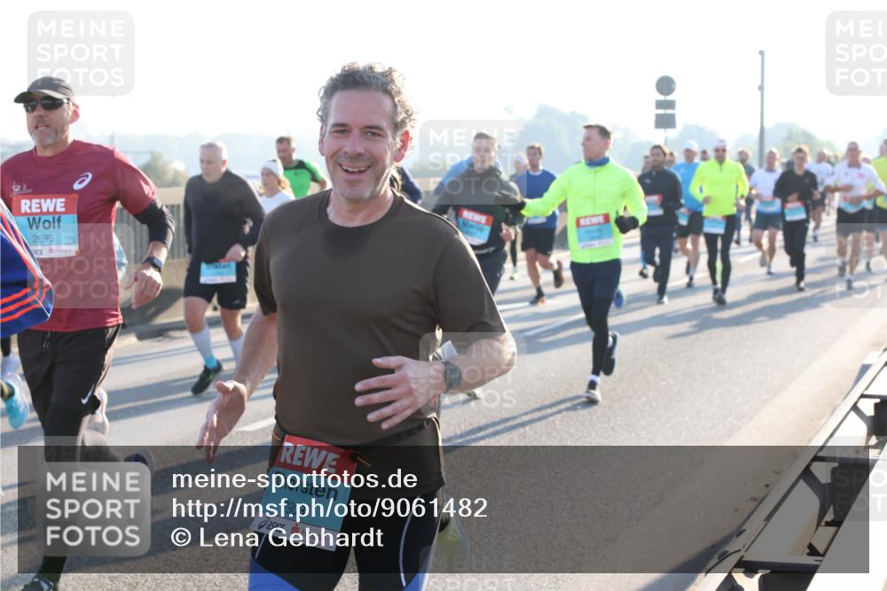 03.10.2025 - Köhlbrandbrückenlauf Lena Gebhardt http://msf.ph/oto/9061482 03.10.2025 09:19:46 Position 1 2696, 2903 meine-sportfotos.de