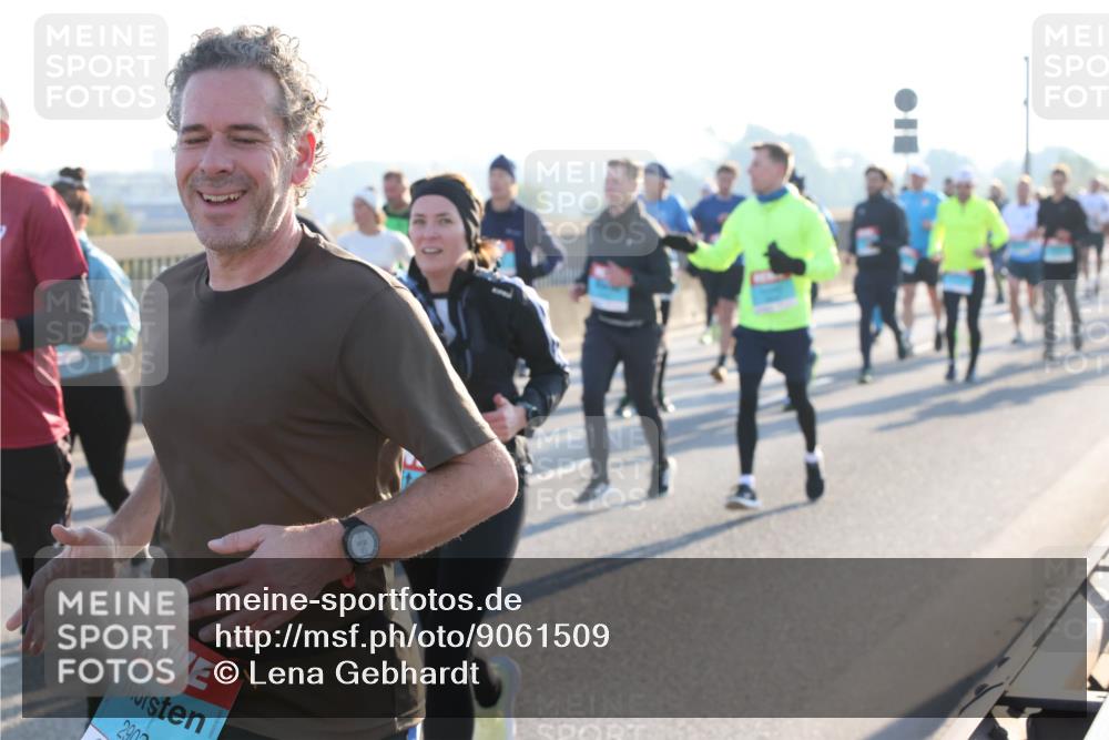 03.10.2025 - Köhlbrandbrückenlauf Lena Gebhardt http://msf.ph/oto/9061509 03.10.2025 09:19:47 Position 1 290 meine-sportfotos.de