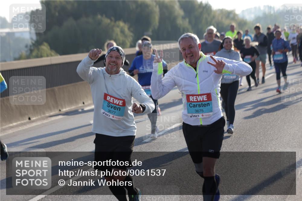 03.10.2025 - Köhlbrandbrückenlauf Jannik Wohlers http://msf.ph/oto/9061537 03.10.2025 09:23:03 Position 3 3677, 3675 meine-sportfotos.de