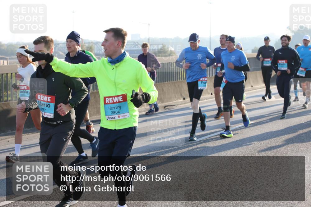 03.10.2025 - Köhlbrandbrückenlauf Lena Gebhardt http://msf.ph/oto/9061566 03.10.2025 09:19:49 Position 1 1203, 2767, 3804, 2015, 20 meine-sportfotos.de