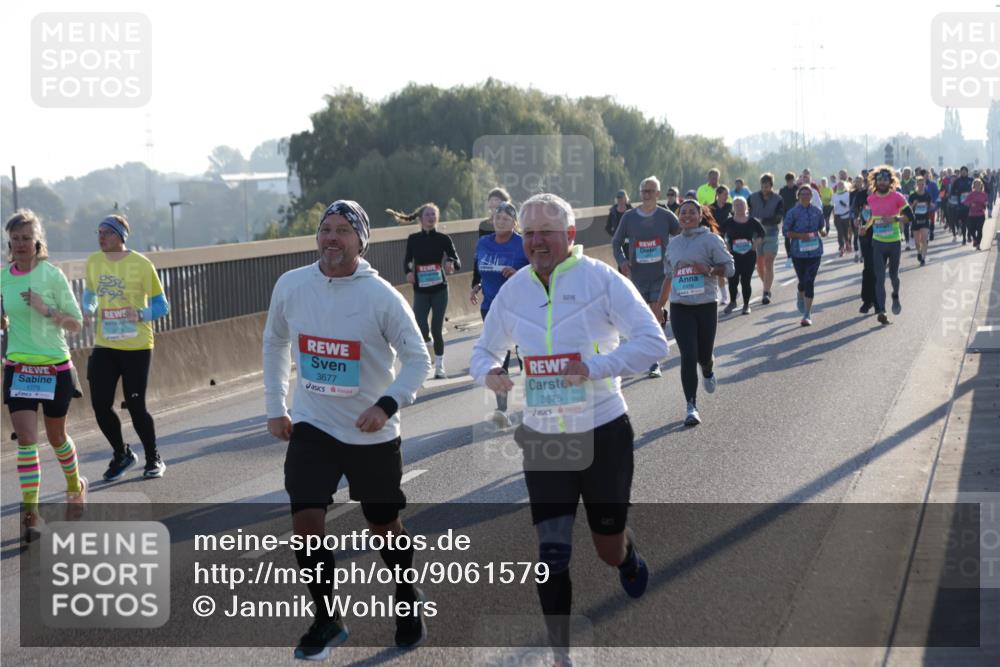 03.10.2025 - Köhlbrandbrückenlauf Jannik Wohlers http://msf.ph/oto/9061579 03.10.2025 09:23:03 Position 3 1775, 000, 3677, 3675 meine-sportfotos.de