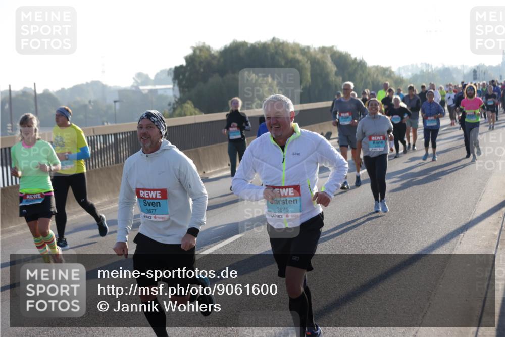 03.10.2025 - Köhlbrandbrückenlauf Jannik Wohlers http://msf.ph/oto/9061600 03.10.2025 09:23:03 Position 3 3677, 3675 meine-sportfotos.de