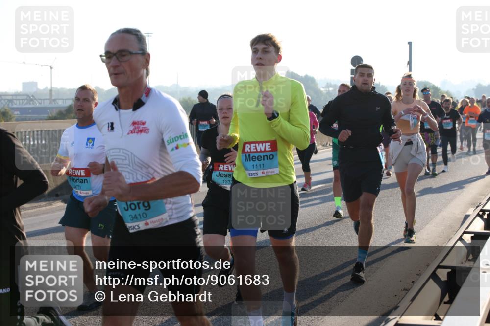 03.10.2025 - Köhlbrandbrückenlauf Lena Gebhardt http://msf.ph/oto/9061683 03.10.2025 09:19:52 Position 1 3071, 3410, 1335, 1111, 10 meine-sportfotos.de